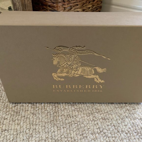 Burberry Tan and Black Espadrilles Chic Design - Picture 4 of 4